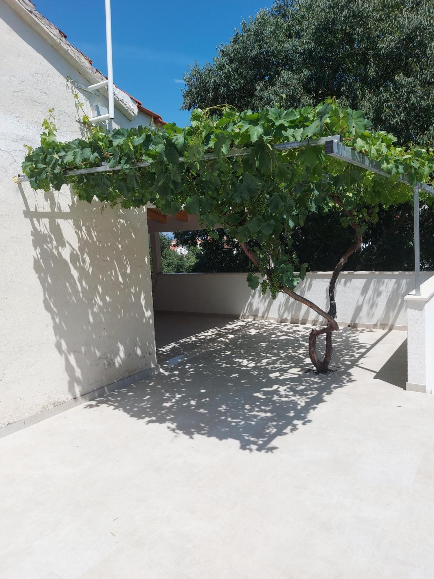 Holiday Home Dora Sutivan Luaran gambar